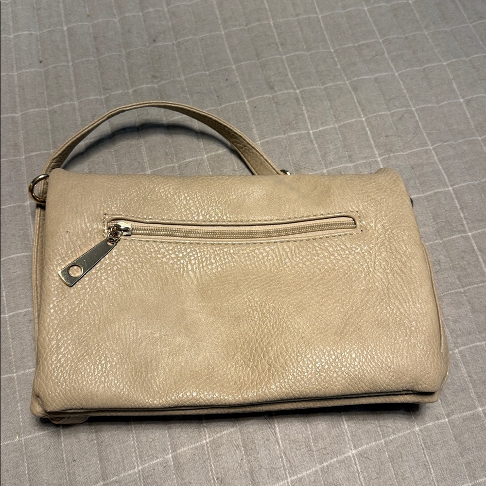 Designer Inspired Tan Crossbody purse with removable straps - Picture 3 of 6